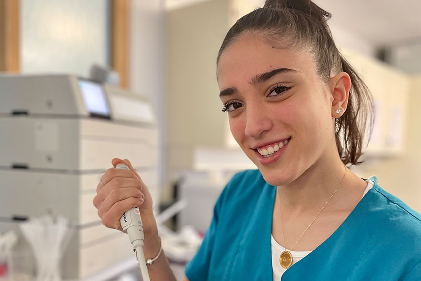 Narin Dügünyurdu, Auszubildende Medizinische Praxisassistentin